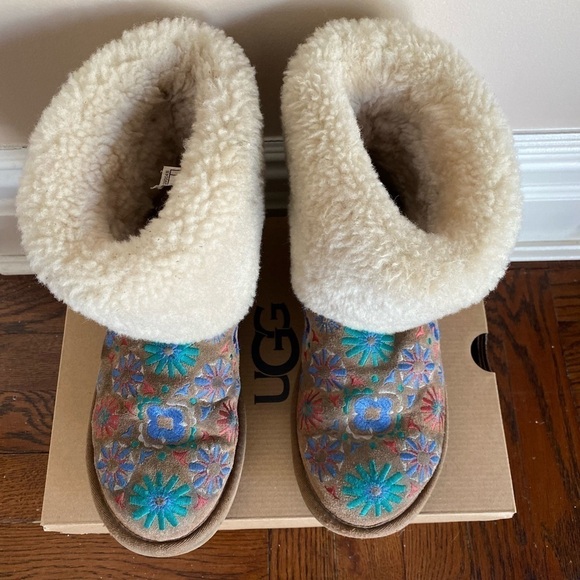 UGG Limited Edition Suede Floral Embroidered Sheepskin Foldover Cuff Boo… - Picture 8 of 10